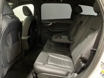 2021 Audi Q7 - image 16