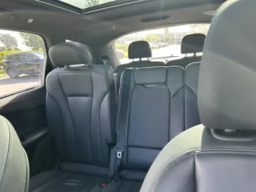 2023 Audi Q7 - image 8