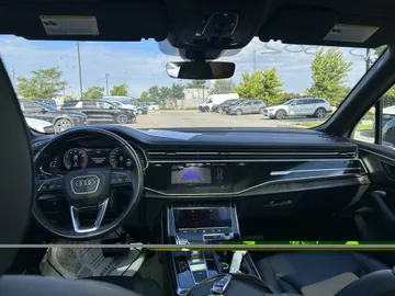 2023 Audi Q7 - image 9