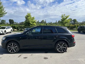 2023 Audi Q7 - image 4