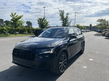 2023 Audi Q7 - image 3