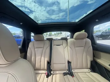 2022 Audi Q7 - image 9