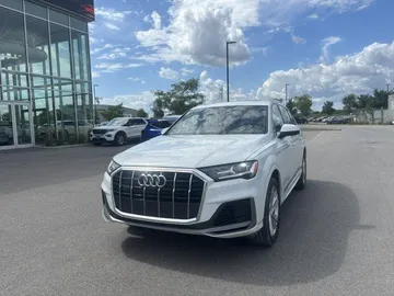 2022 Audi Q7 - image 3
