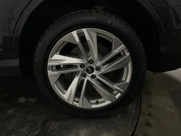 2022 Audi Q7 - image 7