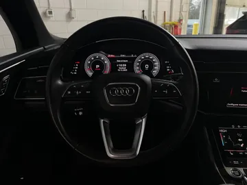 2022 Audi Q7 - image 18