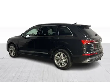 2022 Audi Q7 - image 12