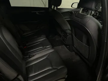 2022 Audi Q7 - image 16