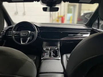 2022 Audi Q7 - image 4