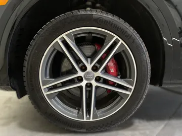 2020 Audi SQ5 - image 7