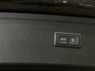 2020 Audi SQ5 - image 36