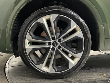 2022 Audi SQ5 - image 7