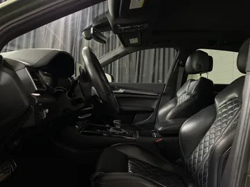 2022 Audi SQ5 - image 3