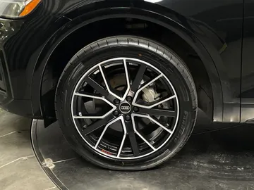 2022 Audi Q5 - image 7