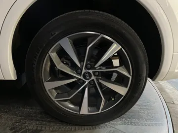 2022 Audi Q5 - image 22
