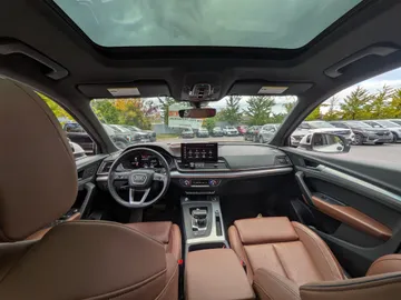 2022 Audi Q5 - image 9