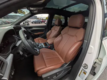 2022 Audi Q5 - image 8