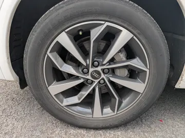 2022 Audi Q5 - image 7