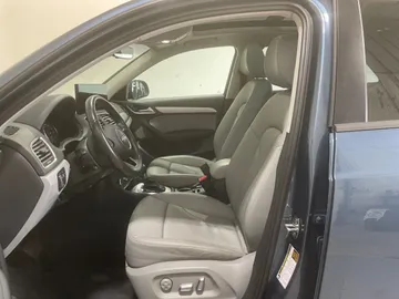 2018 Audi Q3 - image 3