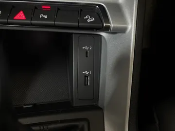 2020 Audi Q3 - image 27