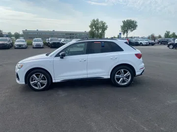 2021 Audi Q3 - image 4