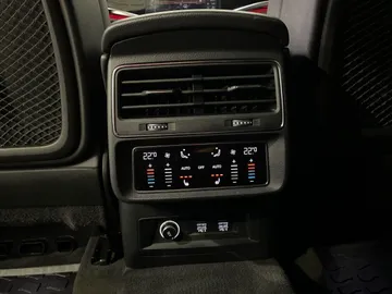 2019 Audi Q8 - image 35