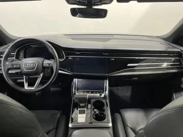 2019 Audi Q8 - image 4