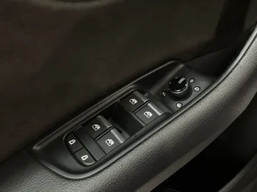 2019 Audi Q8 - image 25