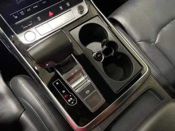 2019 Audi Q8 - image 31