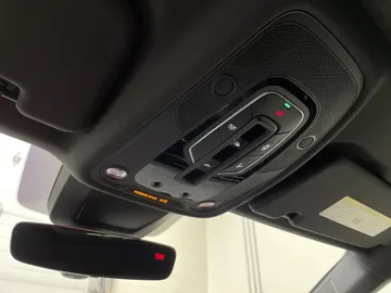 2019 Audi Q8 - image 17