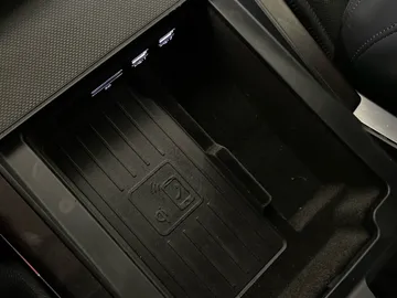 2019 Audi Q8 - image 30