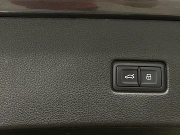 2019 Audi Q8 - image 36