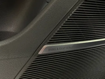 2019 Audi Q8 - image 21