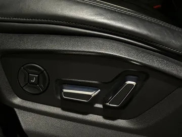 2019 Audi Q8 - image 19