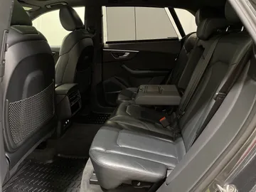 2019 Audi Q8 - image 16