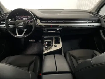 2019 Audi Q7 - image 4