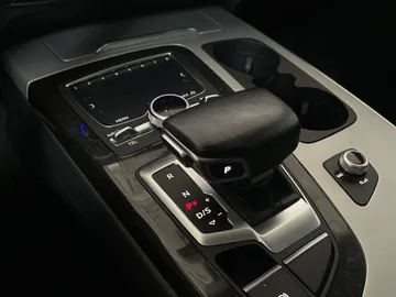 2019 Audi Q7 - image 34