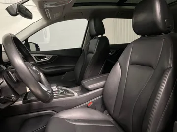 2019 Audi Q7 - image 3