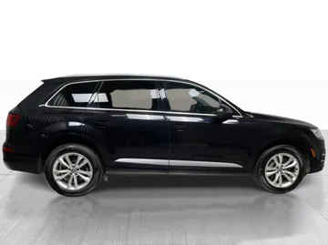 2019 Audi Q7 - image 2