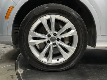 2017 Audi Q7 - image 7