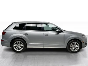 2017 Audi Q7 - image 2