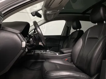 2017 Audi Q7 - image 3