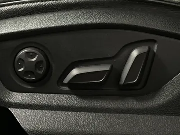 2017 Audi Q7 - image 25