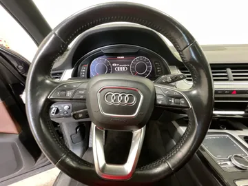 2017 Audi Q7 - image 25