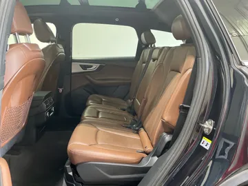 2017 Audi Q7 - image 16