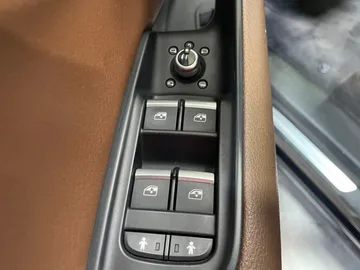2017 Audi Q7 - image 23