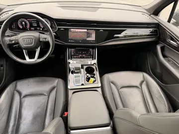2021 Audi Q7 - image 9