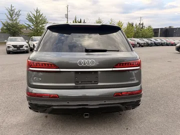 2021 Audi Q7 - image 6