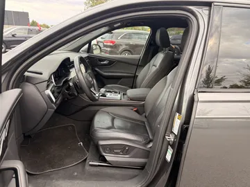 2021 Audi Q7 - image 8