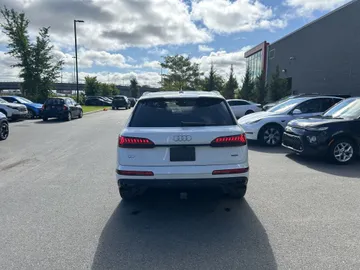 2022 Audi Q7 - image 6
