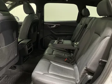 2022 Audi Q7 - image 16
